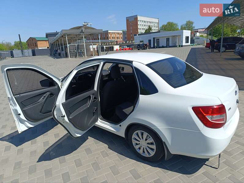 Седан ВАЗ / Lada 2190 Granta 2014 в Полтаве