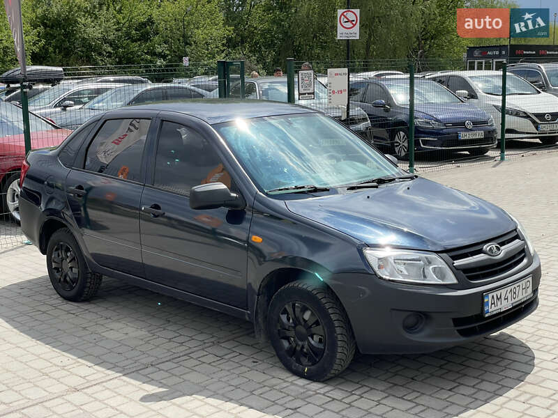 Седан ВАЗ / Lada 2190 Granta 2012 в Бердичеве