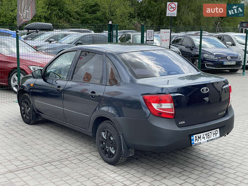 Седан ВАЗ / Lada 2190 Granta 2012 в Бердичеве