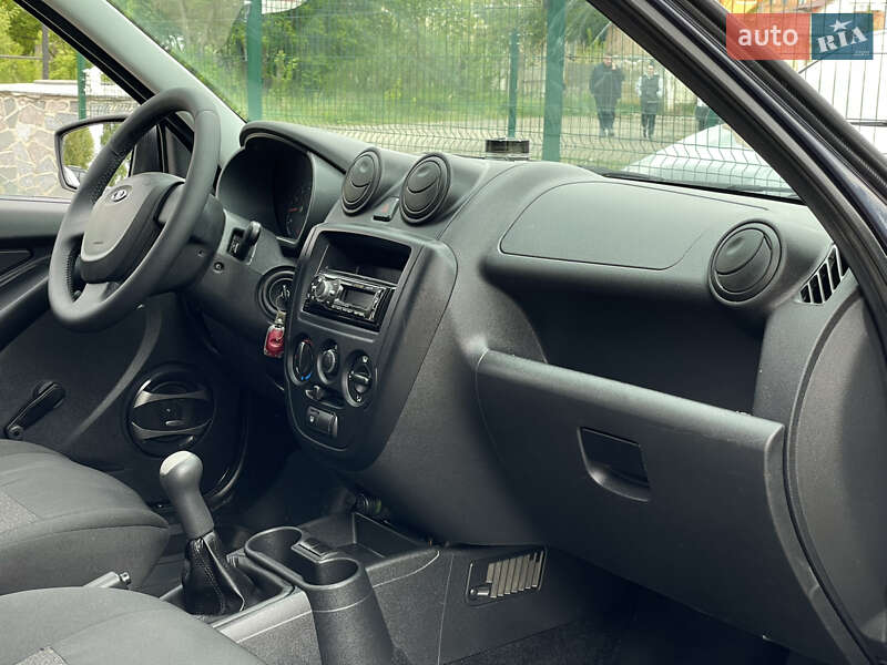 Седан ВАЗ / Lada 2190 Granta 2012 в Бердичеве