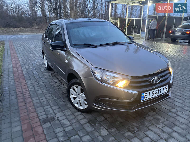 ВАЗ / Lada 2190 Granta 2019