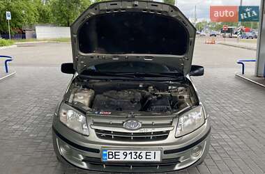 Седан ВАЗ 2190 Granta 2012 в 