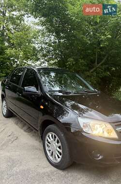 Седан ВАЗ 2190 Granta 2013 в 