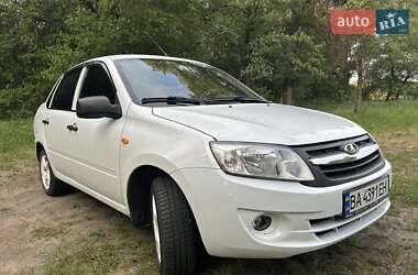 Седан ВАЗ 2190 Granta 2013 в 