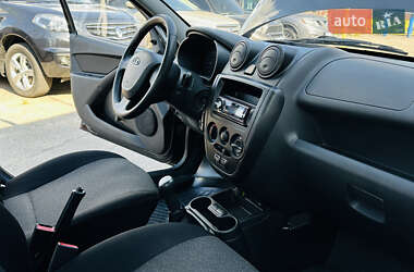 Седан ВАЗ 2190 Granta 2012 в 
