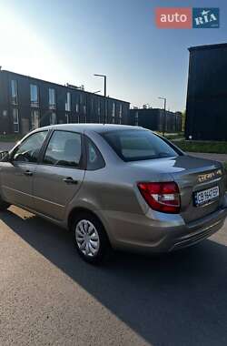 Седан ВАЗ 2190 Granta 2020 в 