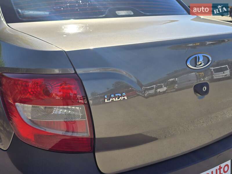 Седан ВАЗ / Lada 2190 Granta 2015 в Хмельницком