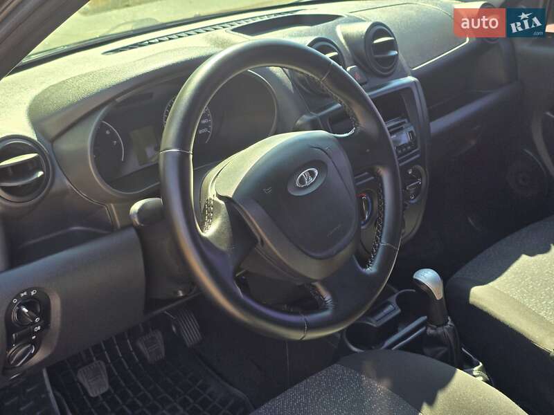Седан ВАЗ / Lada 2190 Granta 2015 в Хмельницком