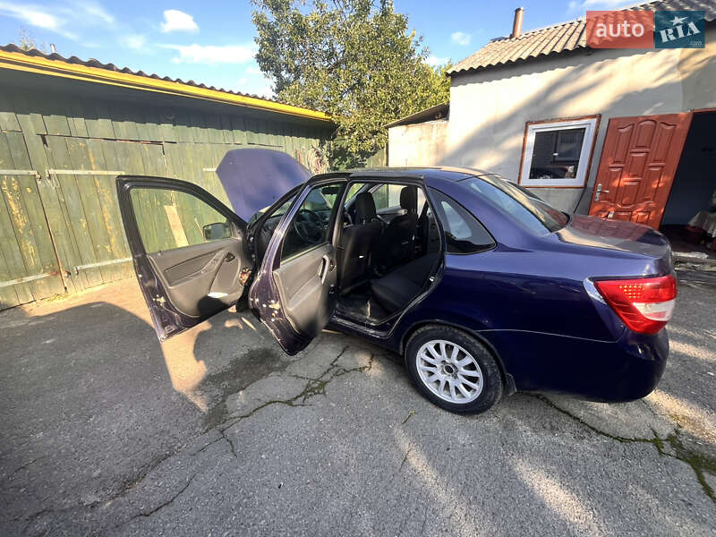 Седан ВАЗ / Lada 2190 Granta 2014 в Коростишеві