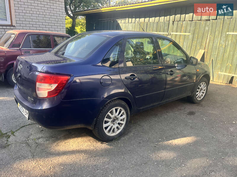 Седан ВАЗ / Lada 2190 Granta 2014 в Коростишеві