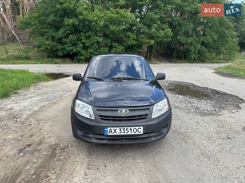 Седан ВАЗ 2190 Granta 2012 в 