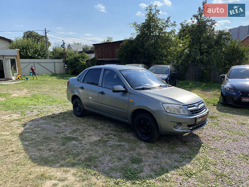 ВАЗ / Lada 2190 Granta 2012