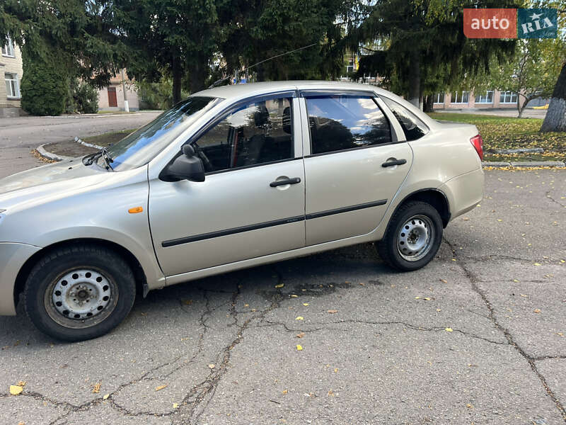 Седан ВАЗ / Lada 2190 Granta 2013 в Смілі фото 3 Седан ВАЗ / Lada 2190 Granta 2013 в Смілі