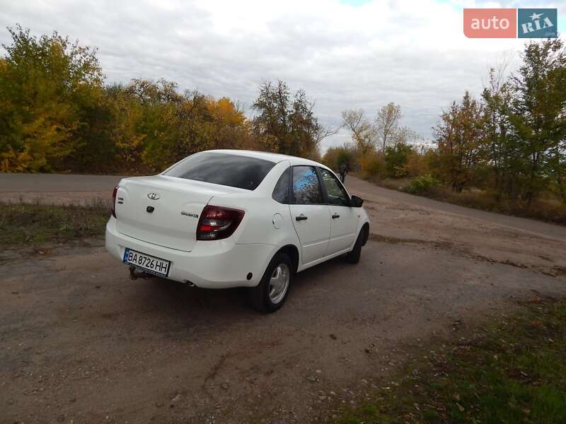 Седан ВАЗ / Lada 2190 Granta 2016 в Александрие
