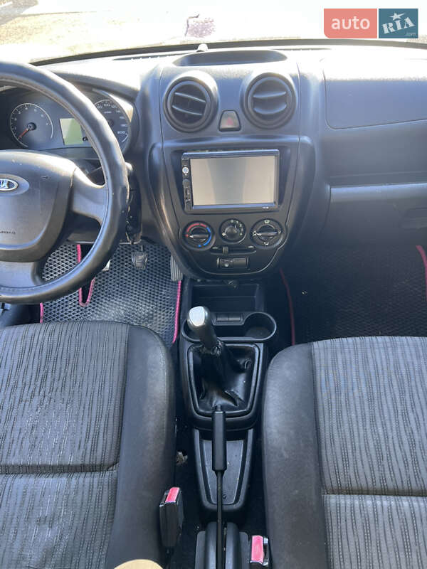 Седан ВАЗ / Lada 2190 Granta 2012 в Белогородке фото 10 Седан ВАЗ / Lada 2190 Granta 2012 в Белогородке