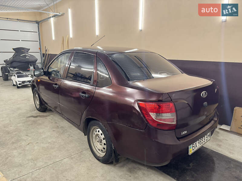 Седан ВАЗ / Lada 2190 Granta 2013 в Бердичеве фото 5 Седан ВАЗ / Lada 2190 Granta 2013 в Бердичеве