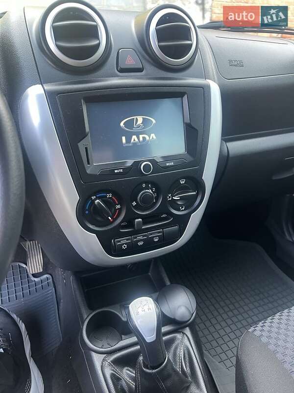 Седан ВАЗ / Lada 2190 Granta 2015 в Кобеляках