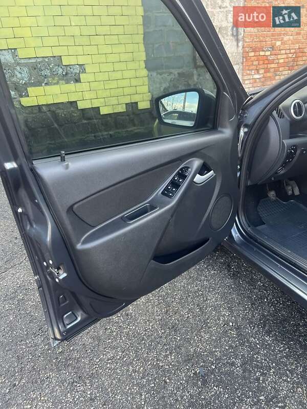 Седан ВАЗ / Lada 2190 Granta 2015 в Кобеляках