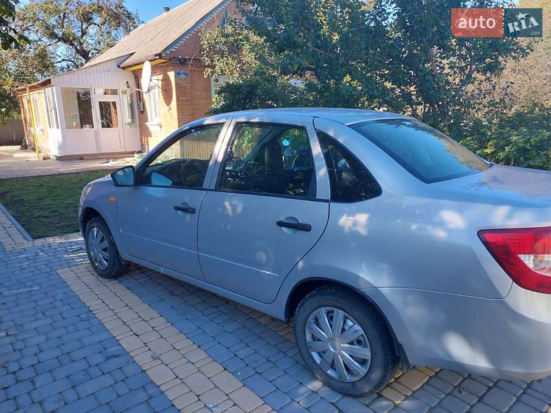 Седан ВАЗ / Lada 2190 Granta 2014 в Вінниці фото 4 Седан ВАЗ / Lada 2190 Granta 2014 в Вінниці