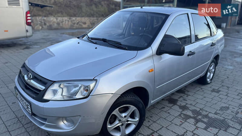 Седан ВАЗ / Lada 2190 Granta 2013 в Иршаве