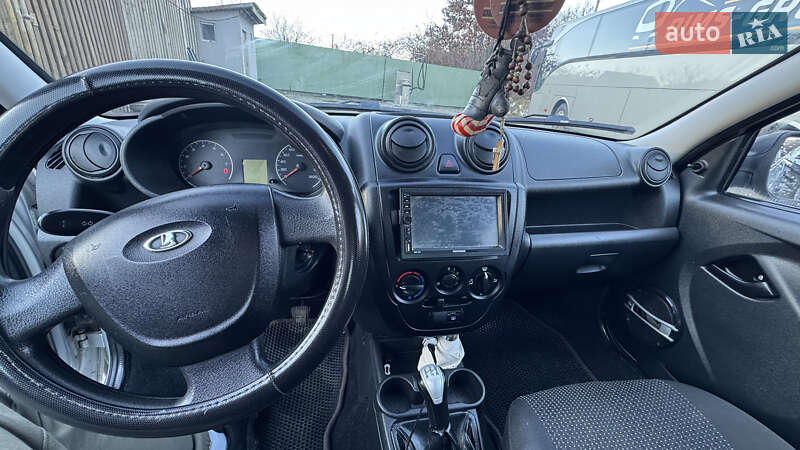 Седан ВАЗ / Lada 2190 Granta 2013 в Иршаве