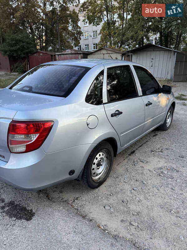 Седан ВАЗ / Lada 2190 Granta 2013 в Запорожье