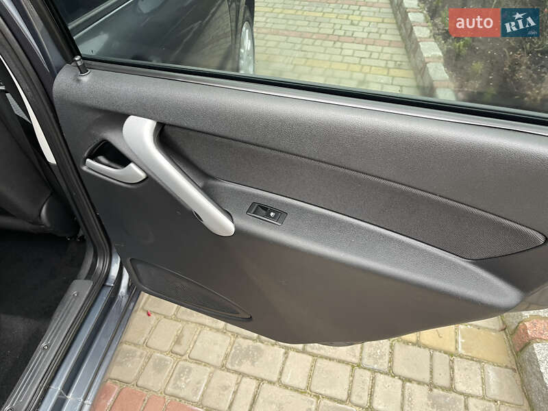 Седан ВАЗ / Lada 2190 Granta 2015 в Харкові