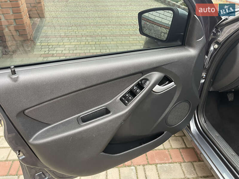 Седан ВАЗ / Lada 2190 Granta 2015 в Харкові