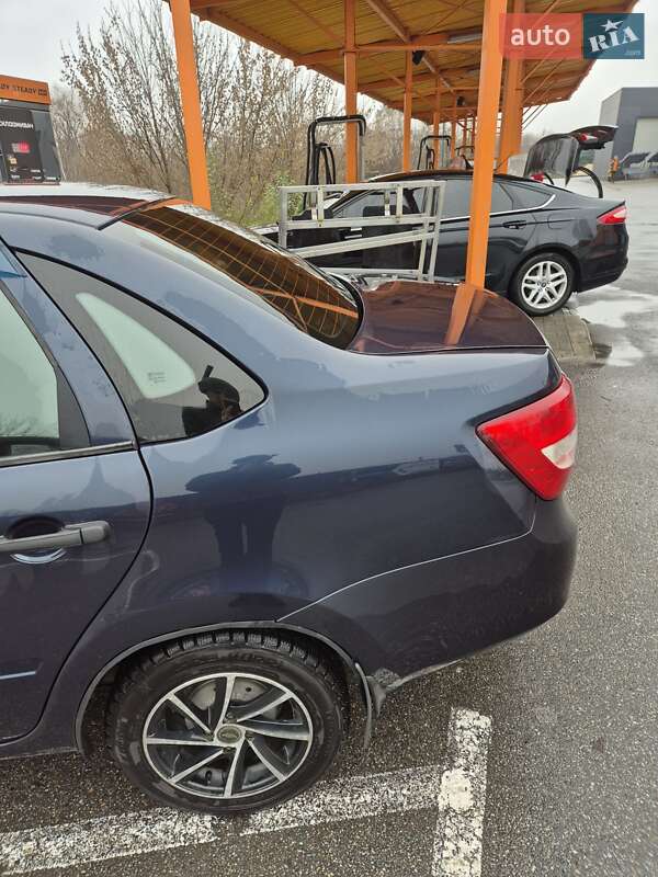 Седан ВАЗ / Lada 2190 Granta 2013 в Харькове