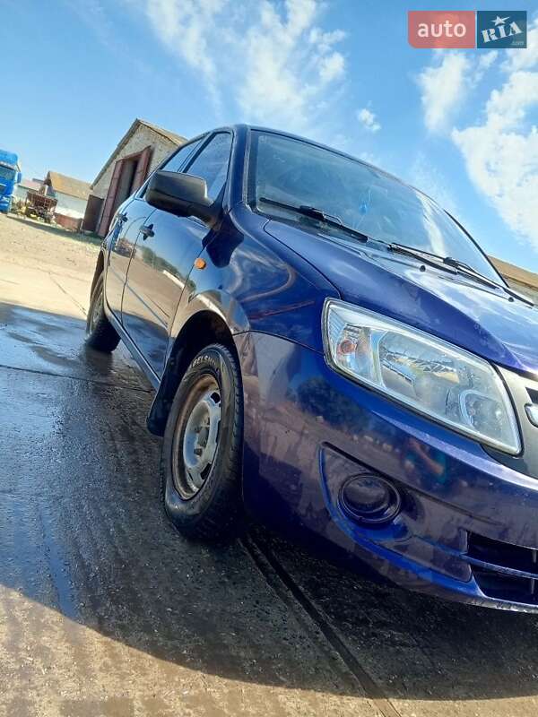 Седан ВАЗ / Lada 2190 Granta 2012 в Черкасах фото 6 Седан ВАЗ / Lada 2190 Granta 2012 в Черкасах