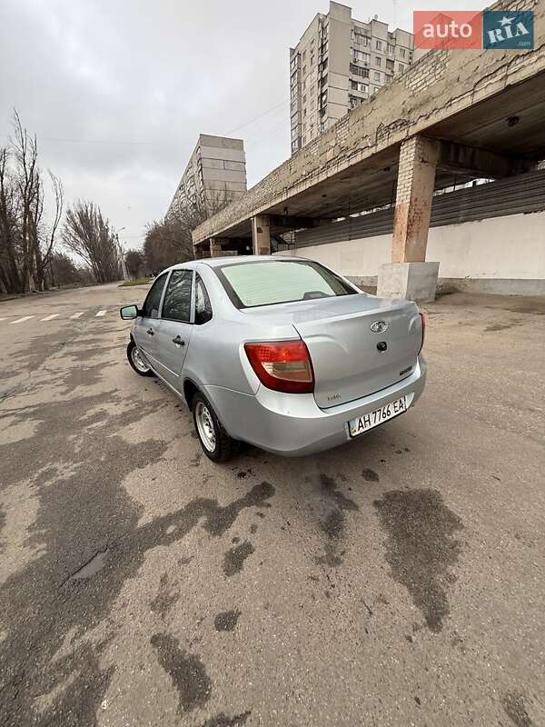 Седан ВАЗ / Lada 2190 Granta 2013 в Харькове фото 3 Седан ВАЗ / Lada 2190 Granta 2013 в Харькове