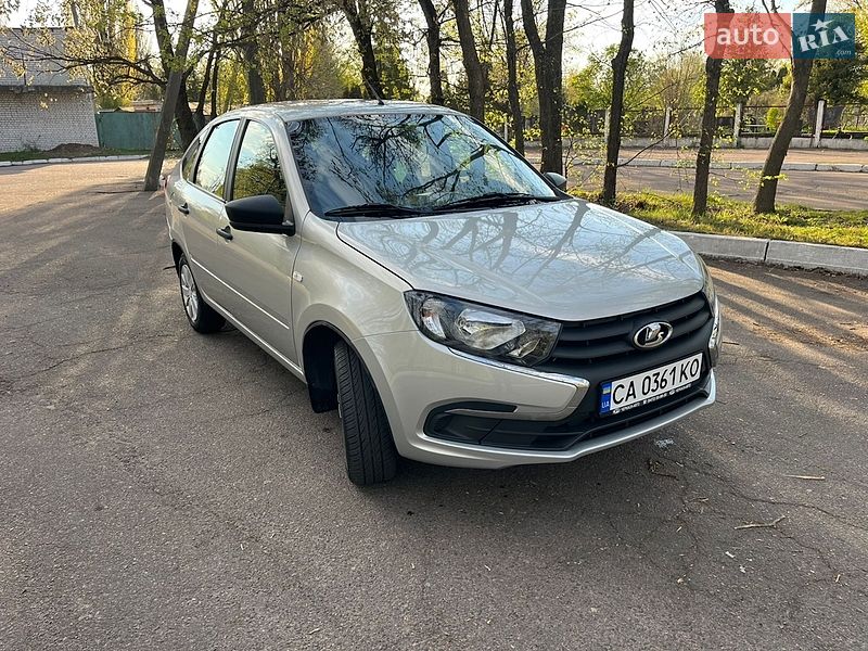 ВАЗ / Lada 2190 Granta 2021