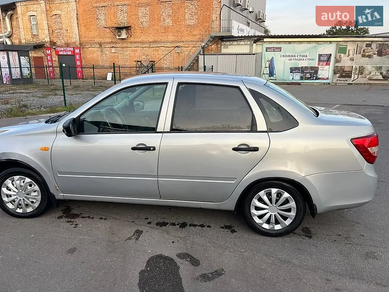 ВАЗ / Lada 2190 Granta 2015