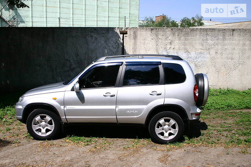 Внедорожник / Кроссовер ВАЗ / Lada Шевроле-Нива 2011 в Бурыни