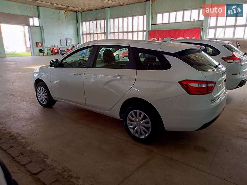 Седан ВАЗ / Lada Vesta 2022 в Черкасах