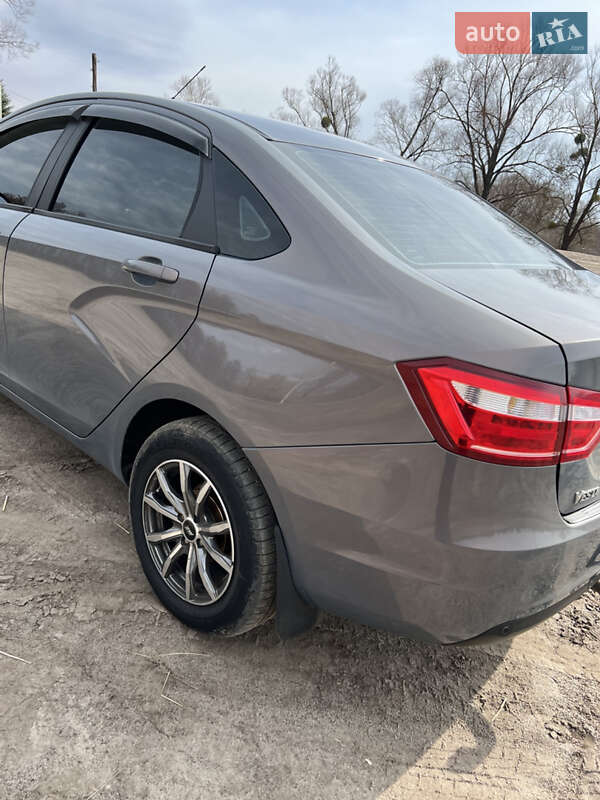 Седан ВАЗ / Lada Vesta 2017 в Богодухіву