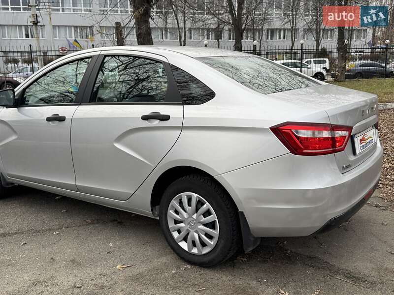 Седан ВАЗ / Lada Vesta 2021 в Киеве