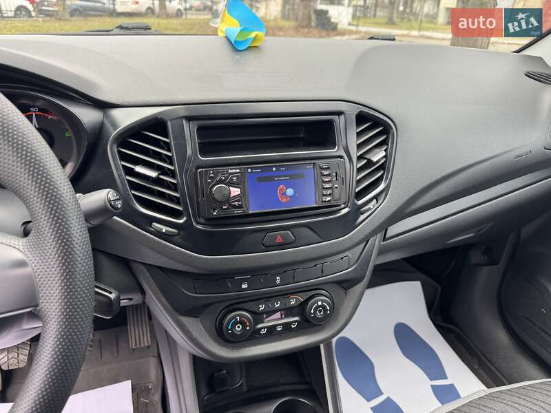 Седан ВАЗ / Lada Vesta 2021 в Киеве