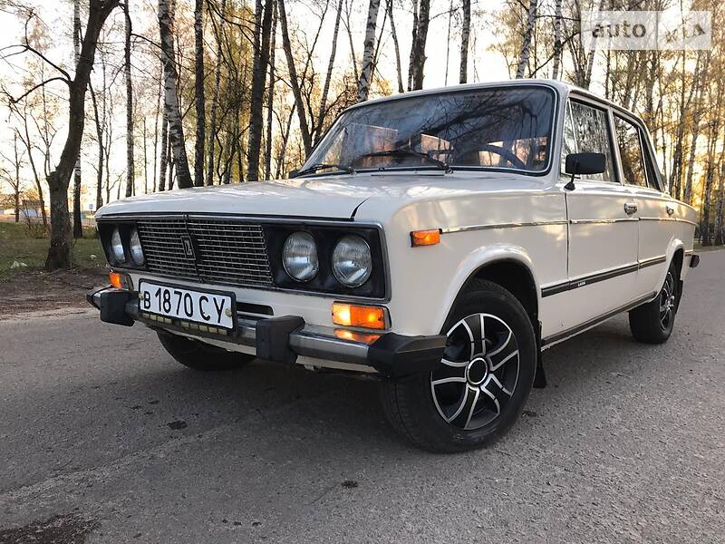 Автомобиль истра 1988