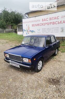 Седан ВАЗ 2107 1985 в Черновцах