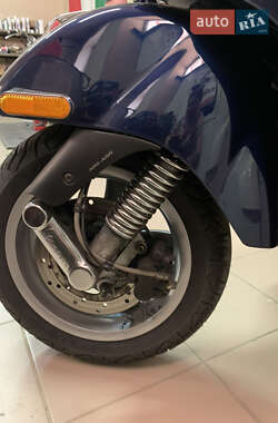 Скутер Vespa GTS 2020 в  фото 7 Скутер Vespa GTS 2020 в