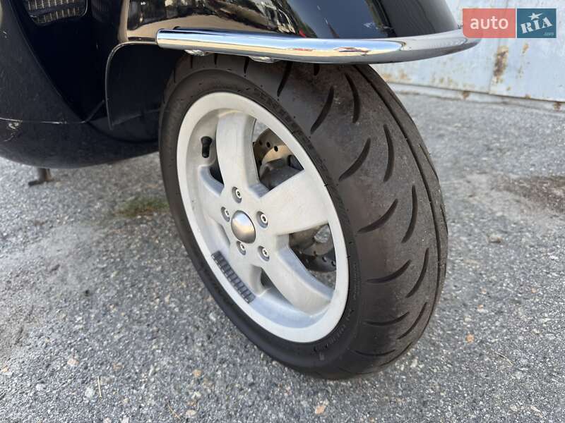 Максі-скутер Vespa GTS 2012 в Дніпрі