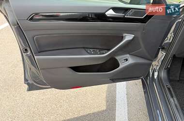 Лифтбек Volkswagen Arteon 2017 в 