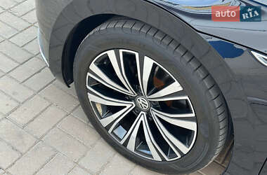 Лифтбек Volkswagen Arteon 2017 в 