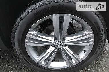 Позашляховик / Кросовер Volkswagen Atlas 2017 в 