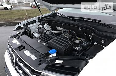 Позашляховик / Кросовер Volkswagen Atlas 2017 в 