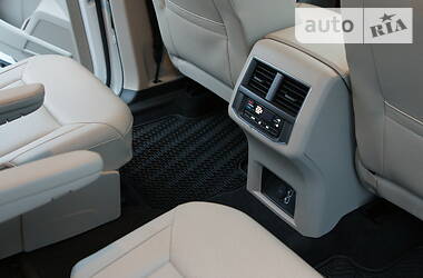 Позашляховик / Кросовер Volkswagen Atlas 2017 в 