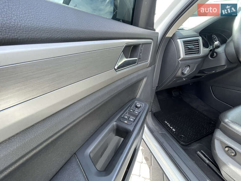 Позашляховик / Кросовер Volkswagen Atlas 2017 в Києві