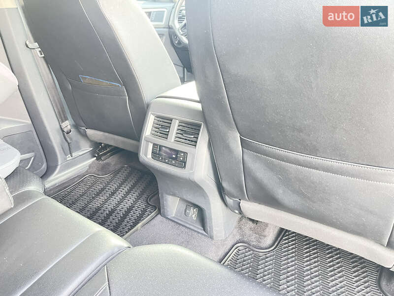 Позашляховик / Кросовер Volkswagen Atlas 2017 в Києві