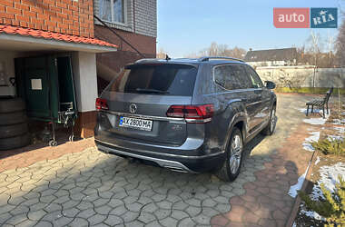 Позашляховик / Кросовер Volkswagen Atlas 2017 в 